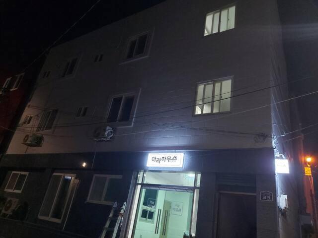 Ara Guesthouse Busan Bagian luar foto